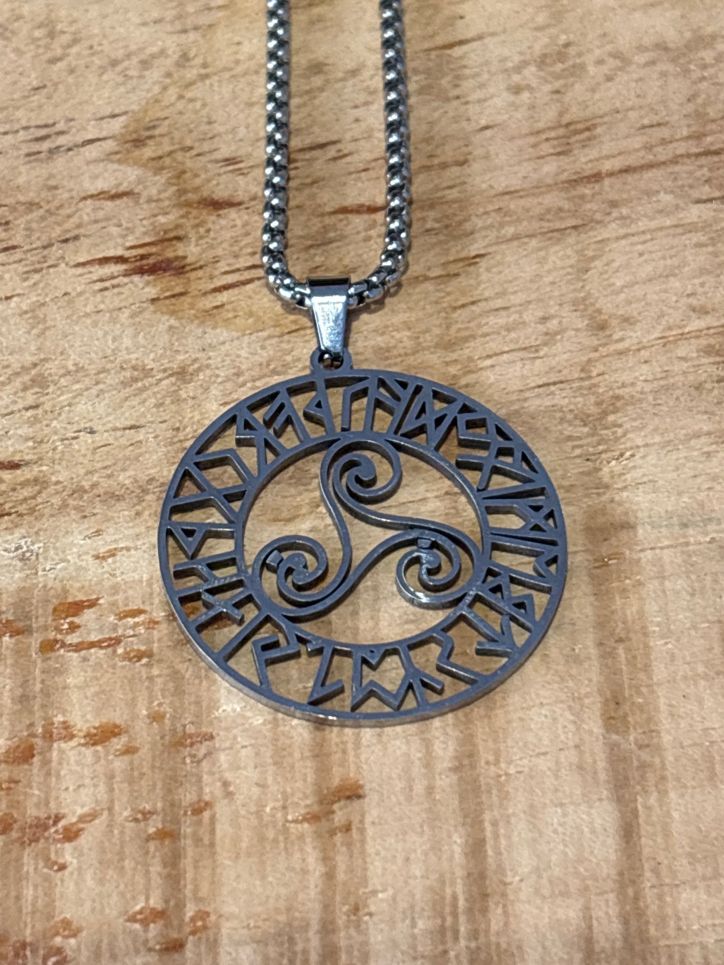 Pendentif – Trisquel Runes