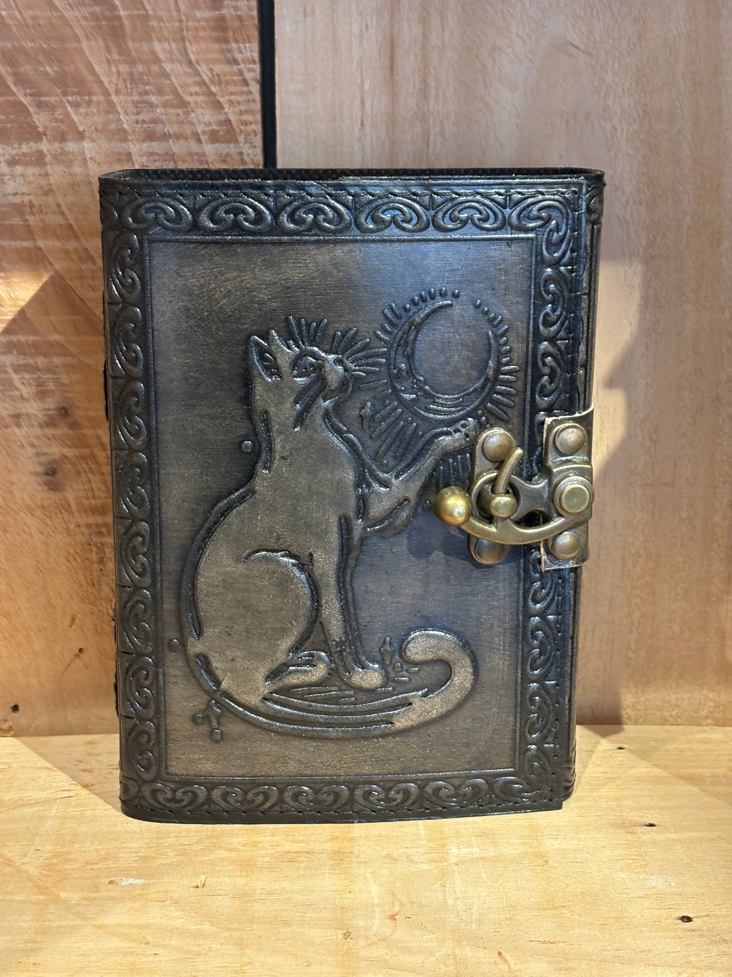 Livre en cuir BoS - Chat