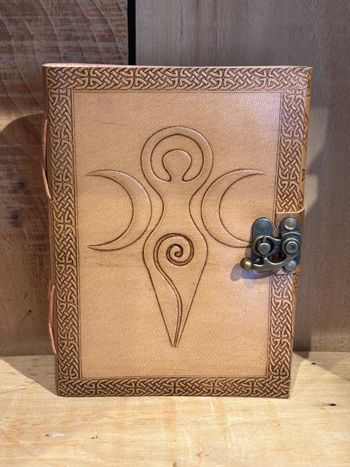 Livre en cuir BoS- Déesse