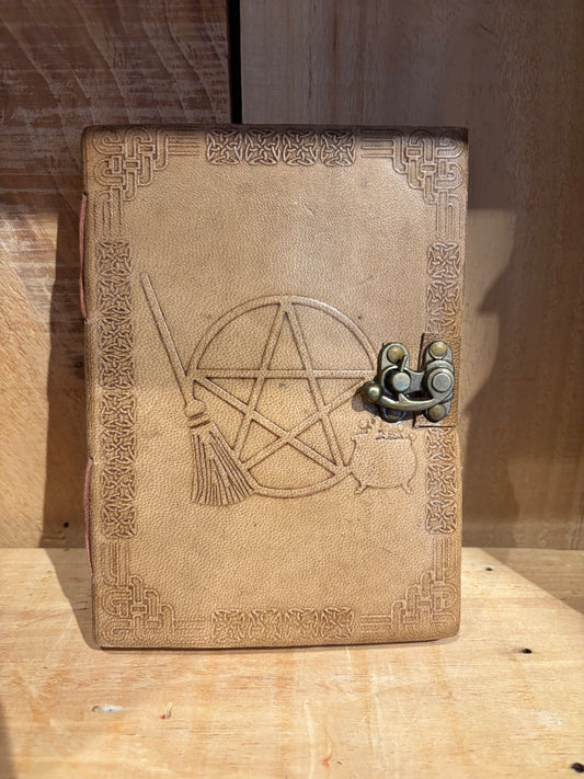 Livre en cuir BoS-5’’x7’’- Pentagramme Balais/chaudron