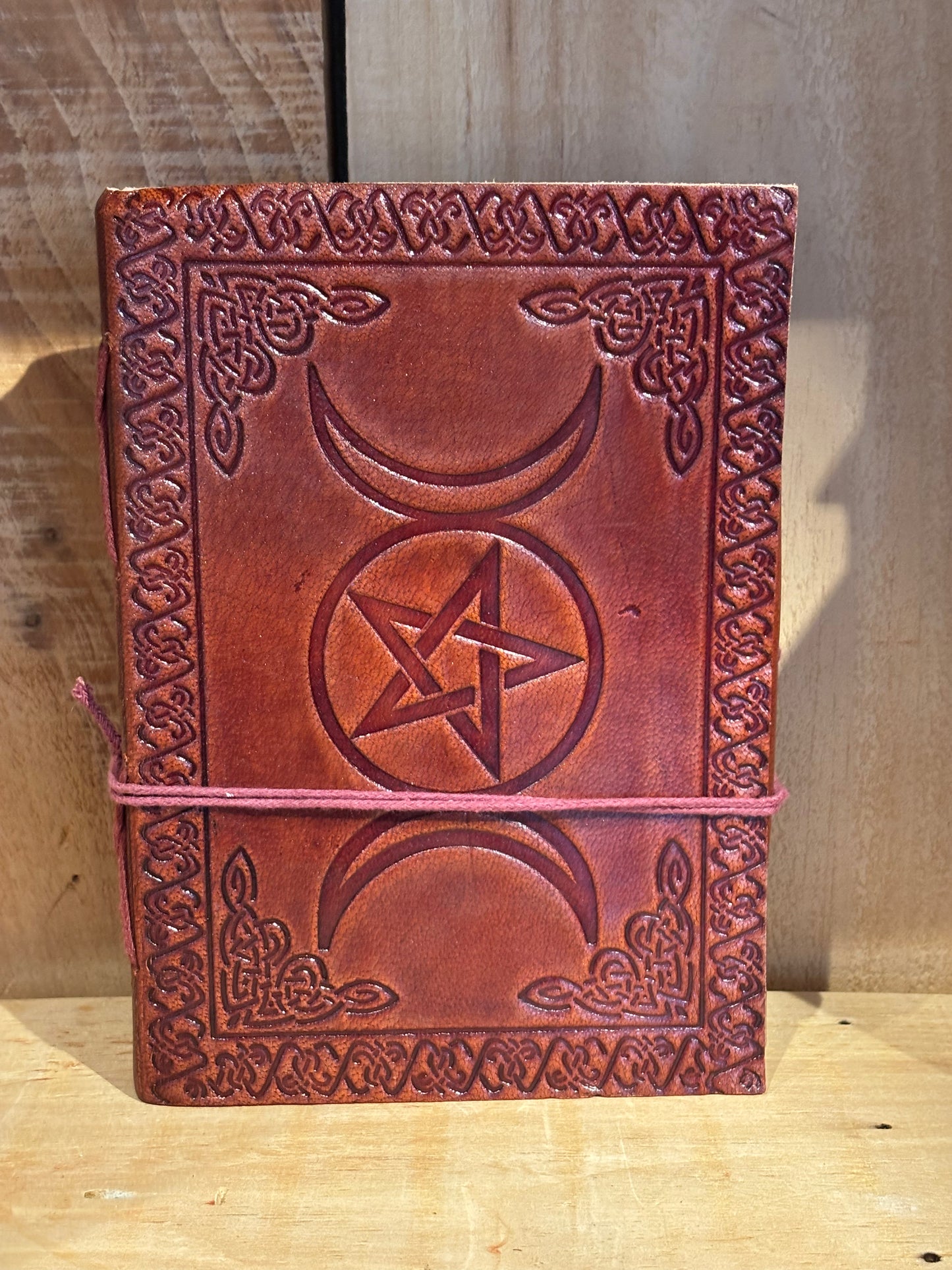 Livre en cuir BoS-4 1/2’’x6 1/2’’ - Triple Lune Pentagramme