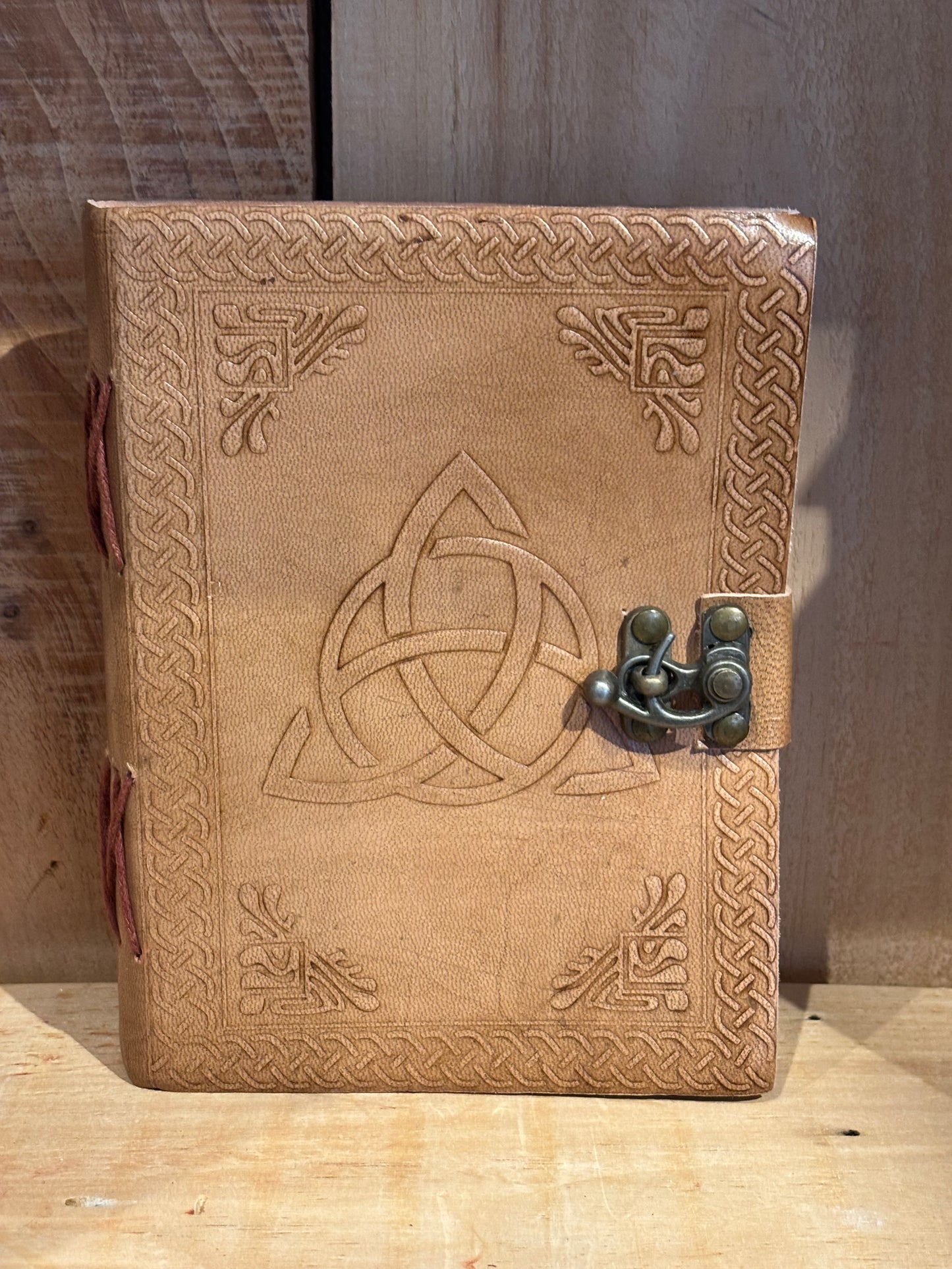 Livre en cuir BoS - Triquetra